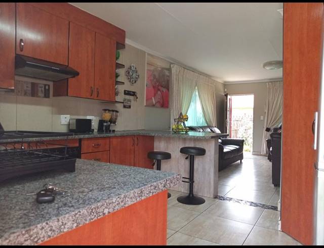2 BEDROOM HOUSE FOR SALE IN GREENHILLS EXT 3